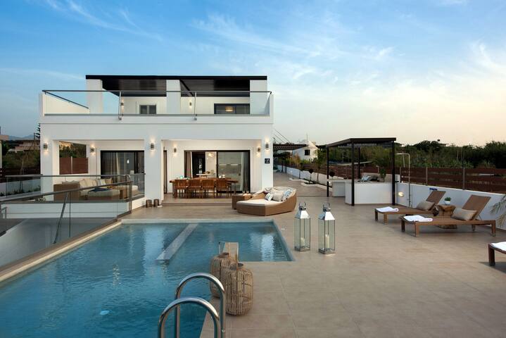 Luxury villa Hanna Marie with private tennis court gallery image 3