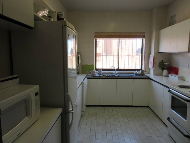 Bright & Spacious Luxury Apartment gallery image 3