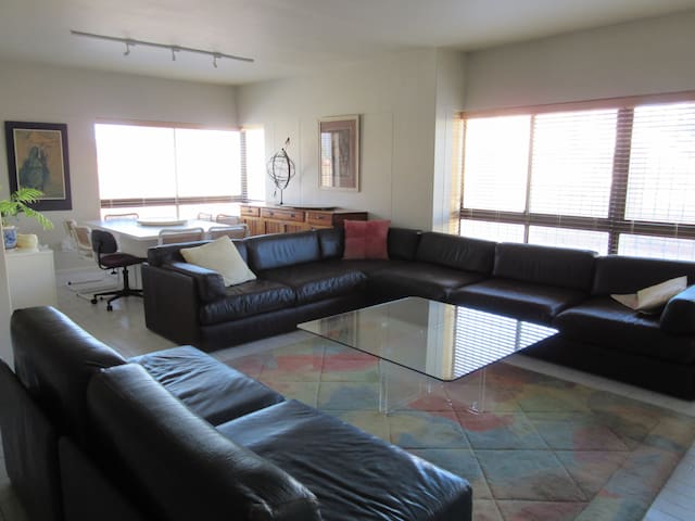 Bright & Spacious Luxury Apartment