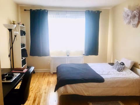 Chambre Spacieuse - calme - cosy - proche de tout