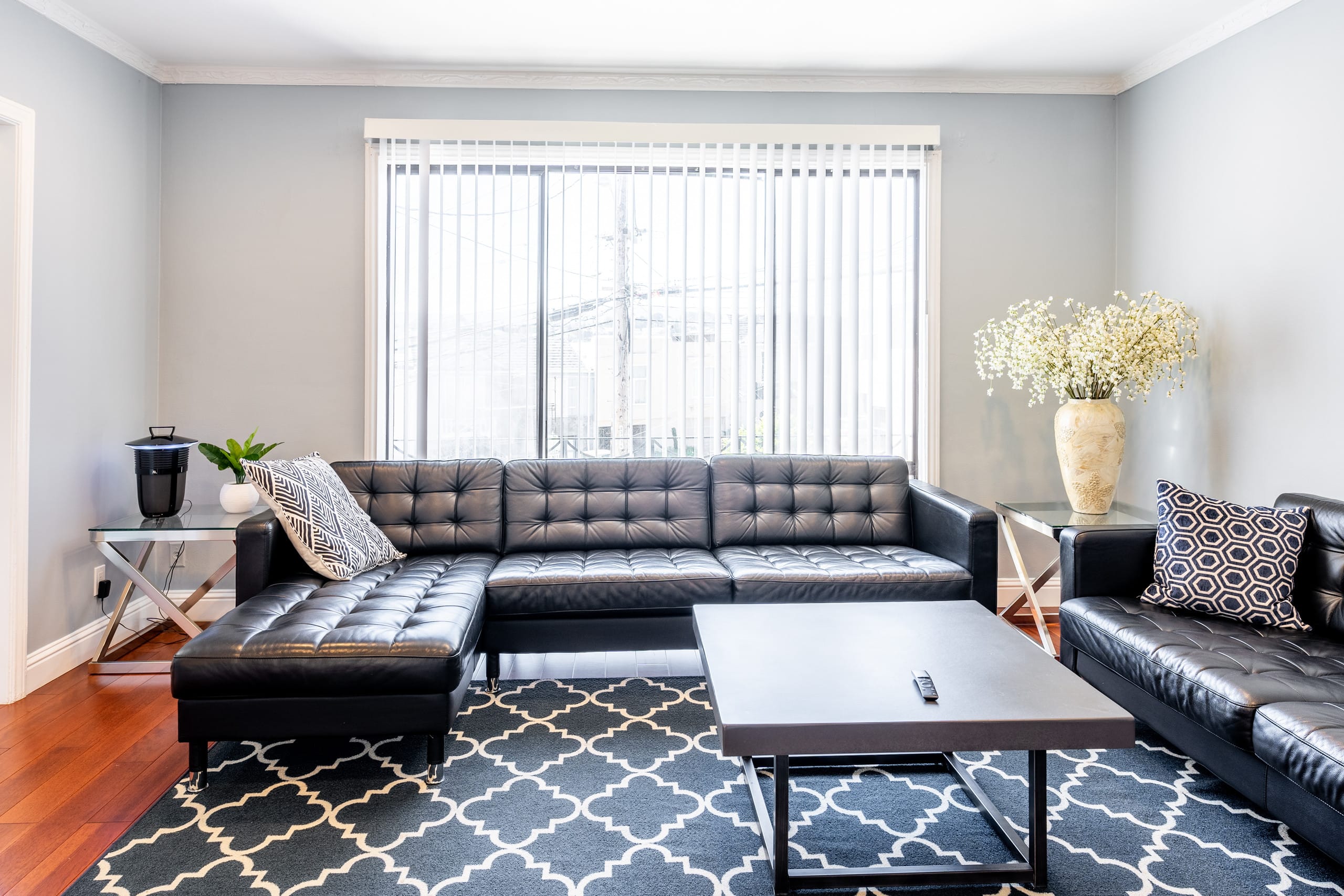Home in San Francisco · ★4.98 · 4 bedrooms · 5 beds · 2 baths - Image 2
