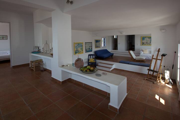 Fylakopi Sea View Villa gallery image 3