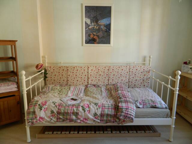 Zimmer in liebevoll eingerichteter Altbauwohnung