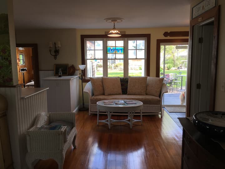 6 Br Family Home 50 Yards To Ocean - Falmouth, MA