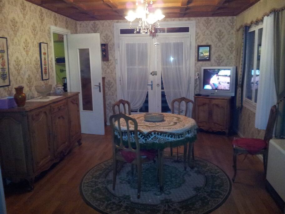 Salle a manger a l'entrée 14m²