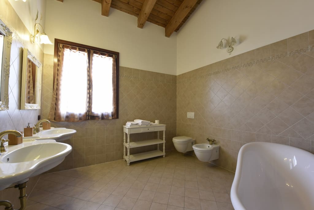 Bagno con vasca