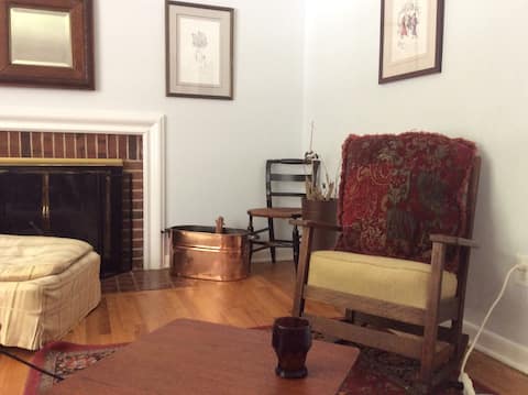 4BR 3Bath House on bus line 4 Blks to DC line!