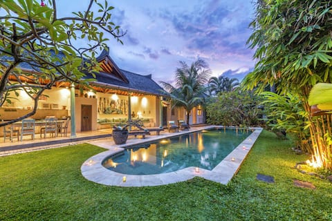 Exquisite Bali Villa 6 BR in Heart of Seminyak