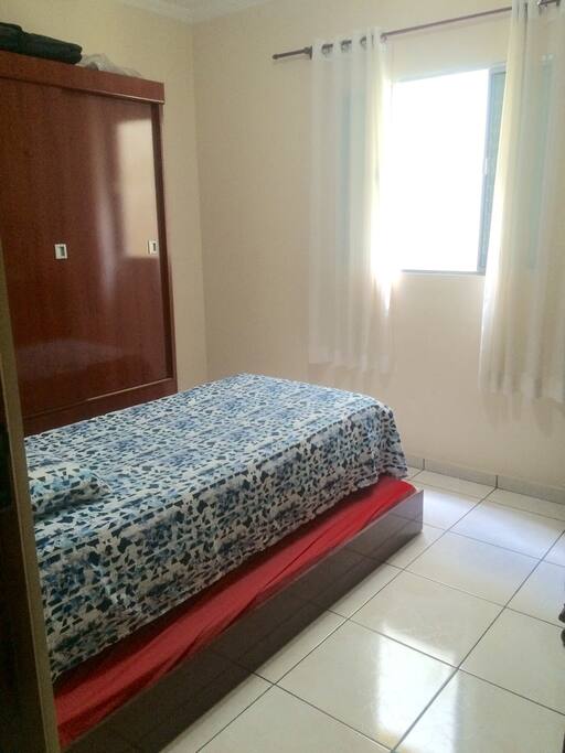 Quarto: 2 lugares. Cama box.