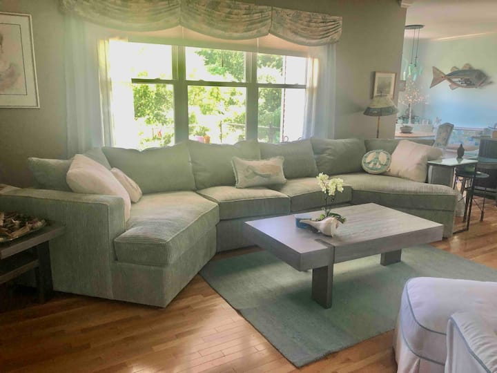 Beach Town New Home - Saltwater Farm Vineyard, Stonington