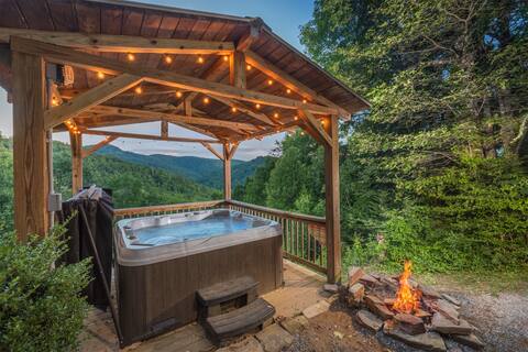 Heavenly Views~Hot Tub+Fire Pit+Fireplace & WiFi!
