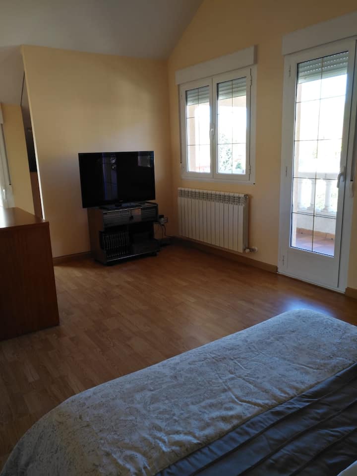 STANZA AL PIANO SUPERIORE 12 M2 CON DUE TERRAZZE E SPOGLIATOIO