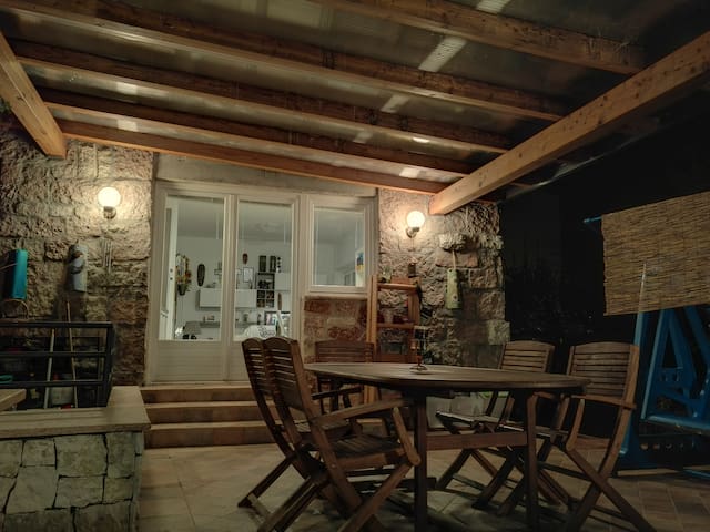 Appartamento con veranda e giardino