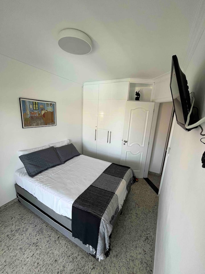 חדר שינה 2 עם מיטה זוגית + מיטת יחיד