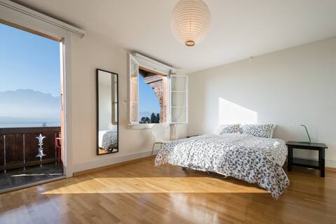 Amazing View with balcony and free Parking