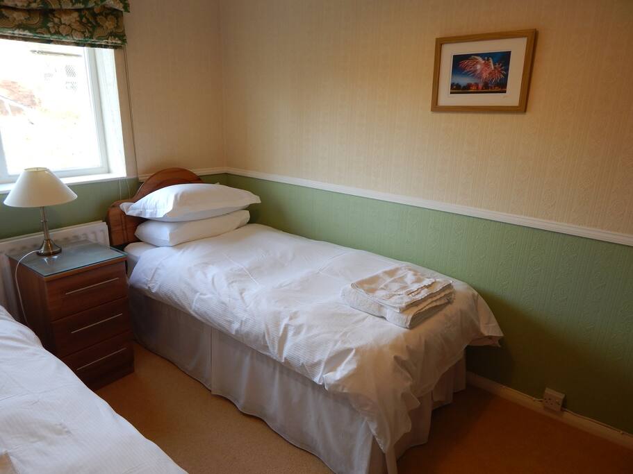 The Walks - Compact Twin Room en-suite