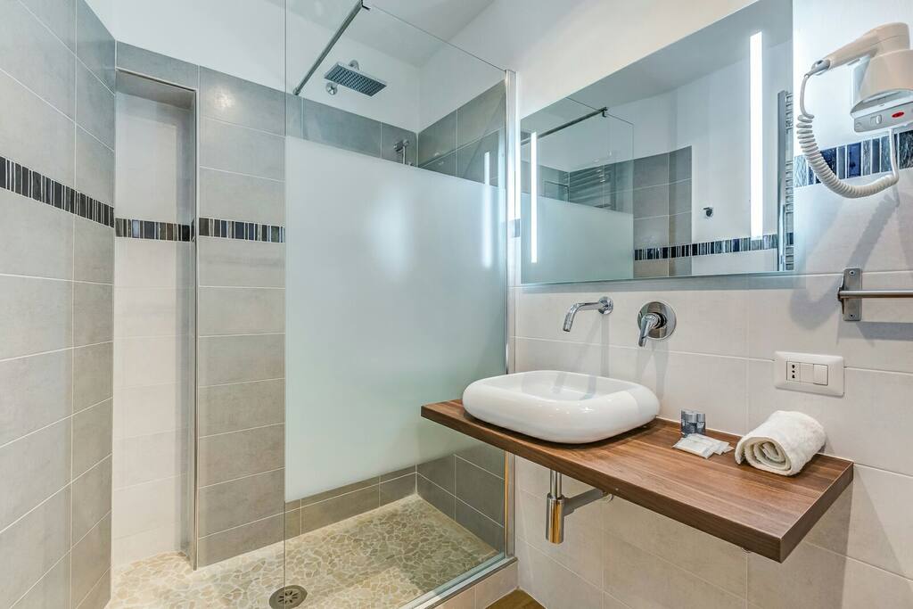 Bagno con doccia
