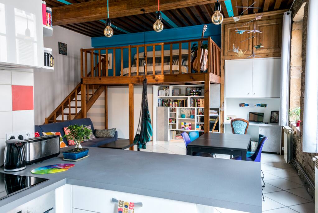 Le salon salle-à-manger avec sa mezzanine