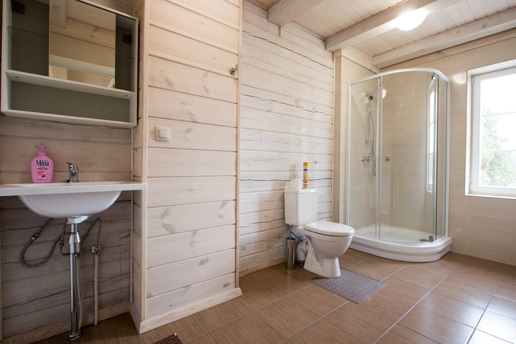 Big bathroom with the window
