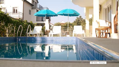 Pool apt. with 6 bedrooms near beach & restaurants