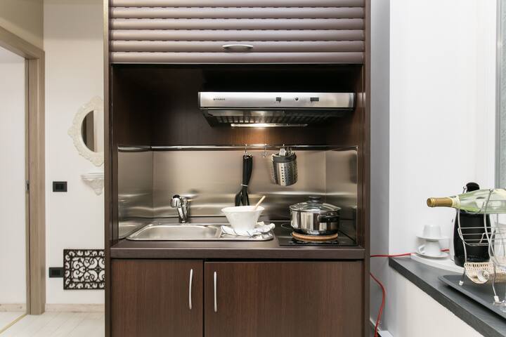 WHITE Apartment gallery image 4