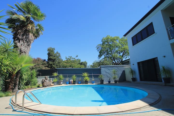 Airbnb Albury Holiday Rentals Places To Stay New South