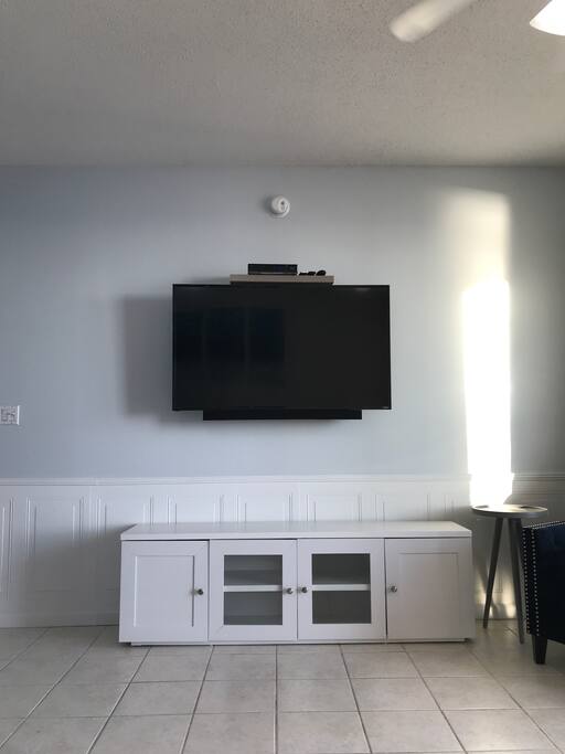 New 55 in TV with sound bar and Netflix and Amazon Prime Video free