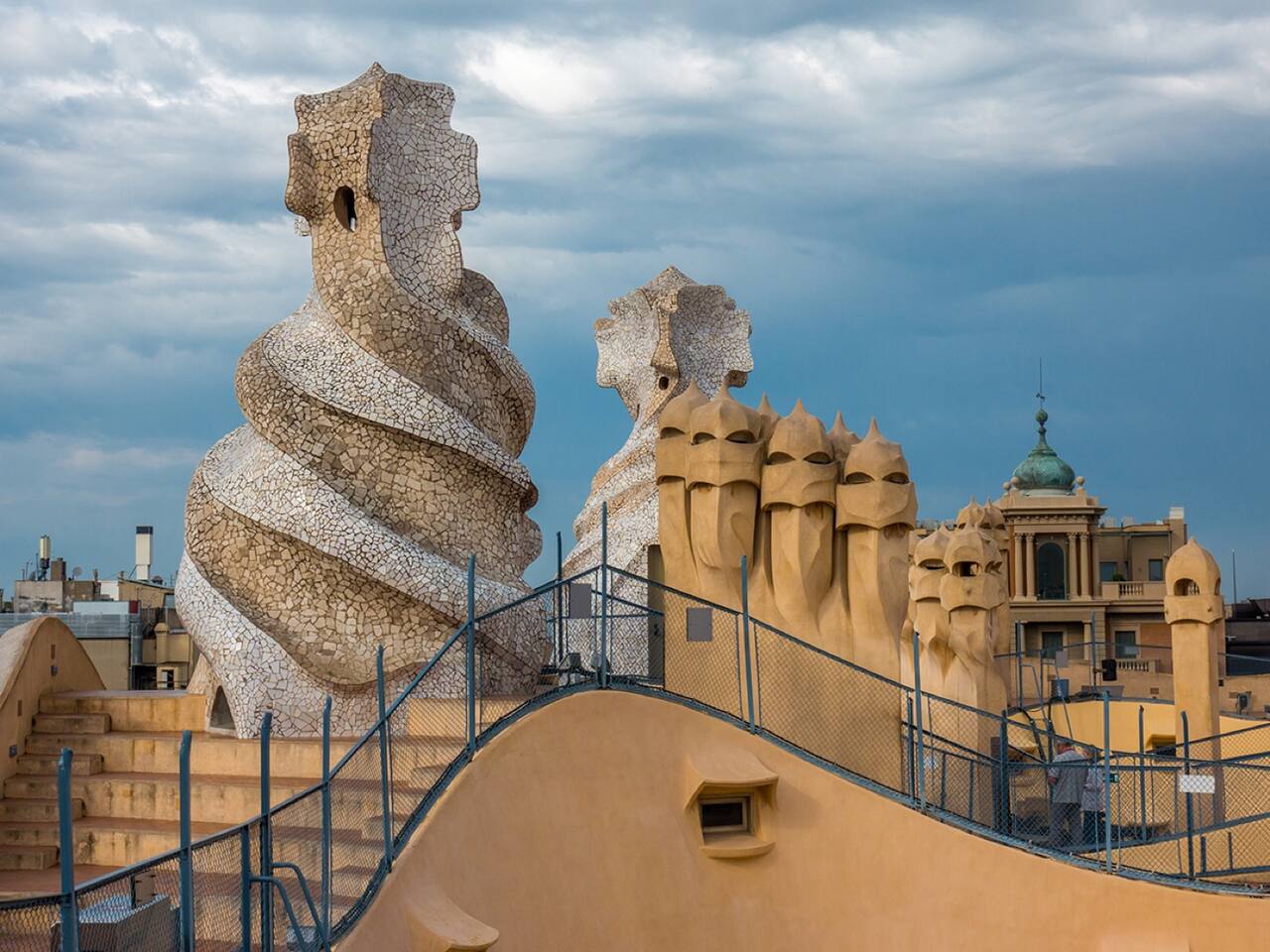 米拉公寓魔幻屋顶 巴塞罗那旅游攻略 尽在airbnb爱彼迎