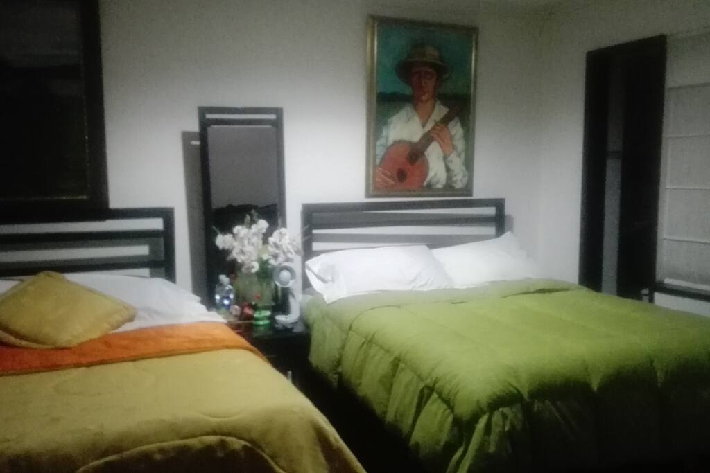 Habitacion para 4 personas, dos camas dobles.