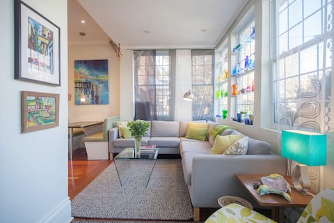Successful Airbnb property: Great House on Palmerston Blvd in downtown Toronto in University—Rosedale