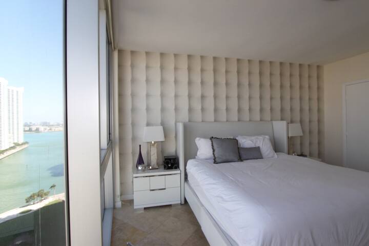 2/2 Central Luxury, Beautiful Views w/SPA+POOL+GYM