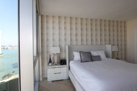 2/2 Central Luxury, Beautiful Views w/SPA+POOL+GYM