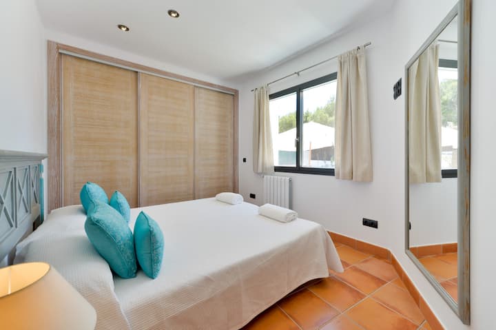 Bedroom 2 with En-Suite Bathroom