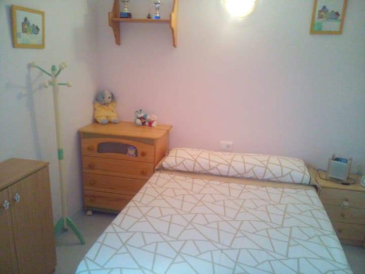 Habitación secundaria con cama de matrimonio