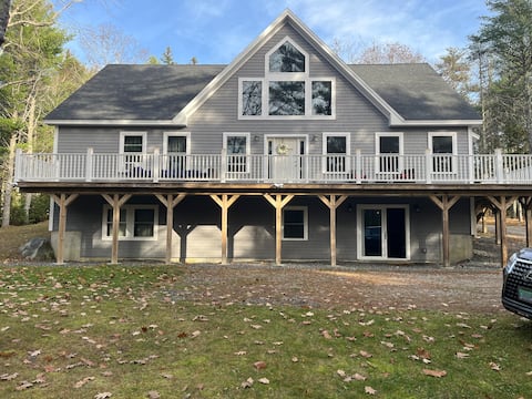 NEW, beautiful and private home in MDI