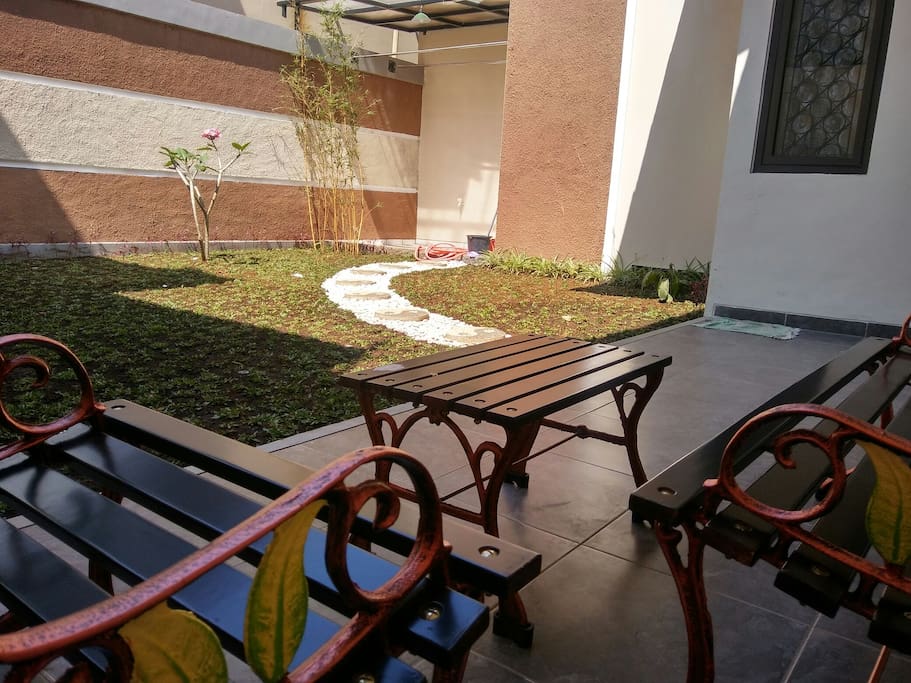 Enjoy sunshine in the morning. This private backyard is all yours.