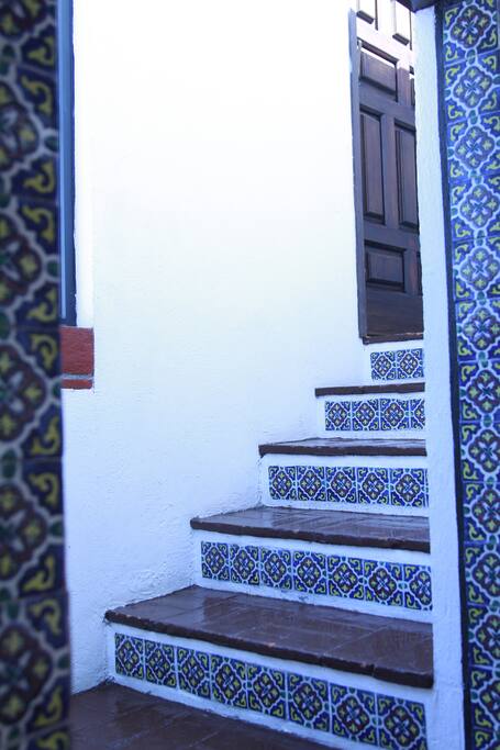 * ENTRADA INDEPENDIENTE DE LA CASA *
