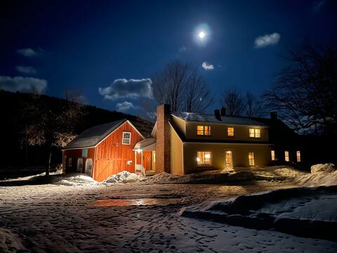 Vermont 1828 Reunion House, sleeps 16, near Okemo