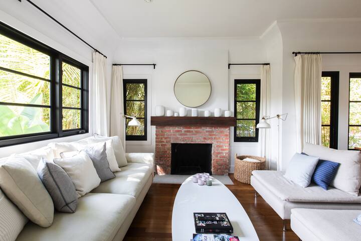 Venice Escape ~Private Outdoor Areas~ 2BD/2BATH gallery image 2