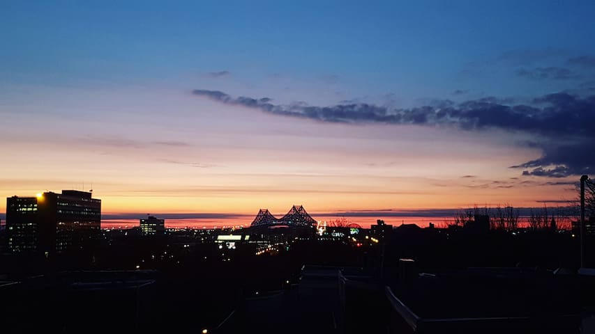 Private & comfy bedroom - Best Sunrise views