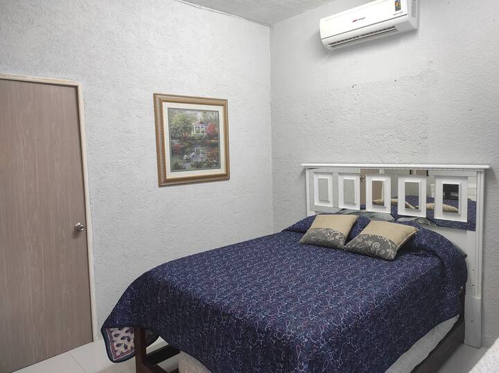 Comoda cama matrimonial con cama canguro individual para una tercera persona 