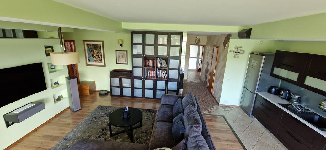 Spacious design flat&parking in quiet center