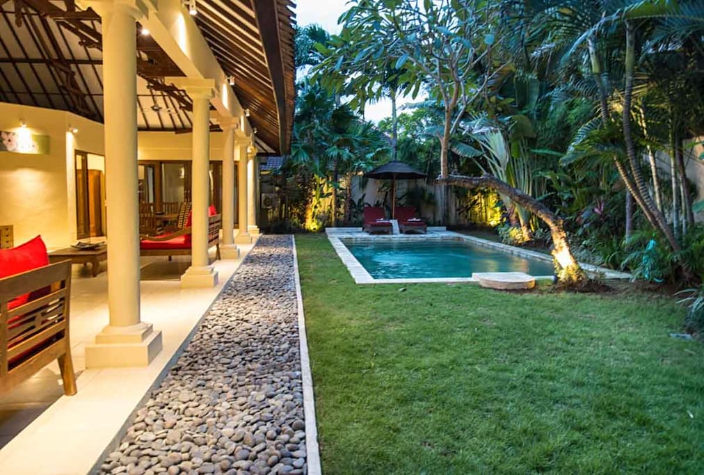 Very well maintained gardens and swimming pool in front of the living room.