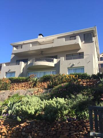 Fish Hoek Mountainside home with panoramic views gallery image 3