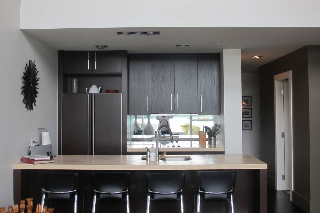Open plan, fully equipped kitchen.