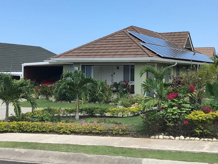 Content Garden, Ocho Rios Vakantiewoningen en Ocho Rios