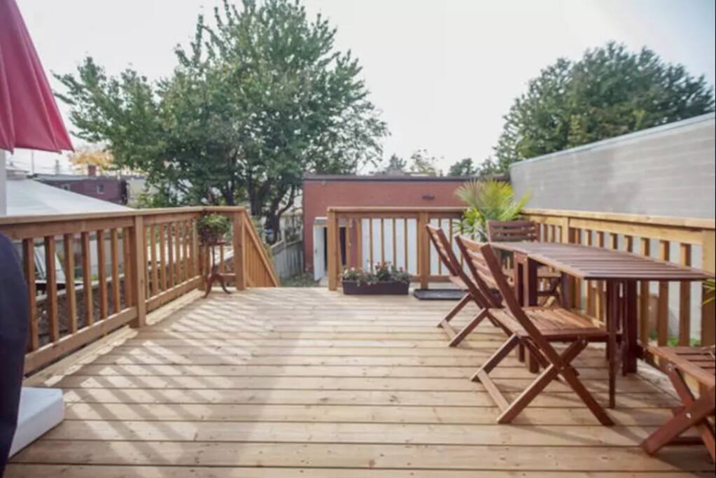 Gorgeous back deck.