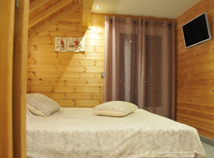 ห้องนอนพร้อมห้องน้ำ