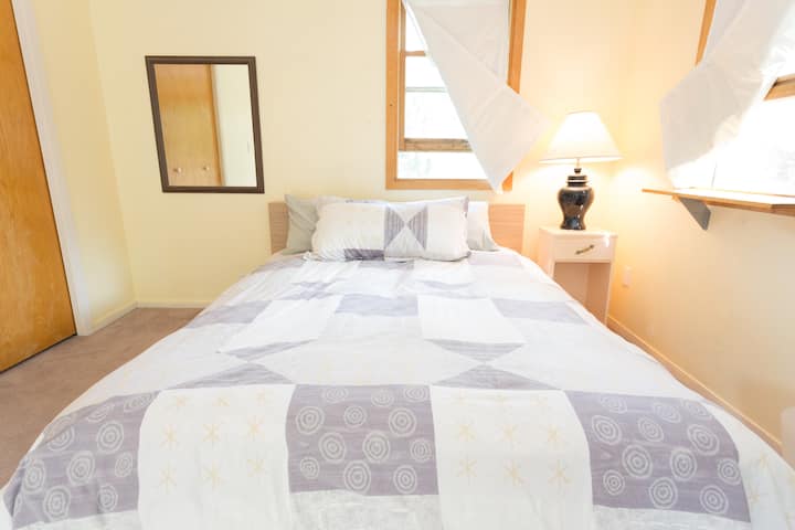 Beautiful Large, Balcony Room W/ Mountain Views - Boulder, CO