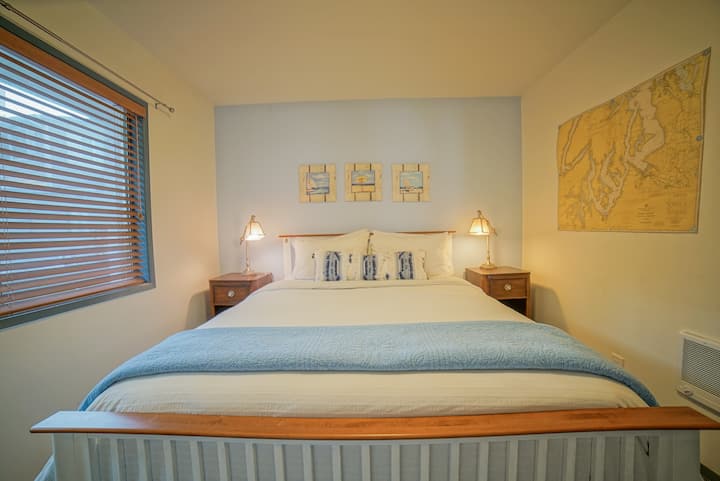 Queen Bedroom in Sauna House